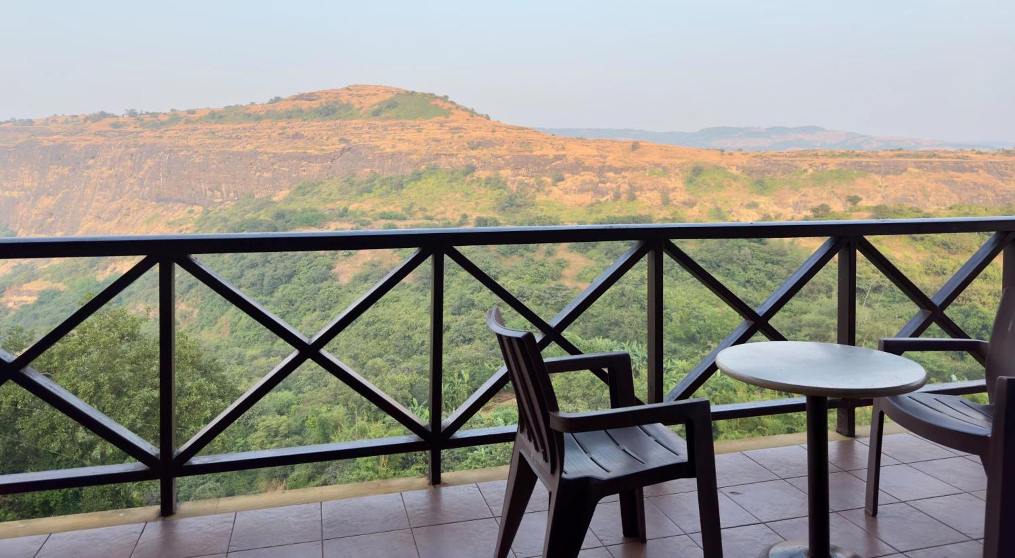 Upper Deck Resort - Stay And Relax At The Highest Peak Lonavala Exterior foto