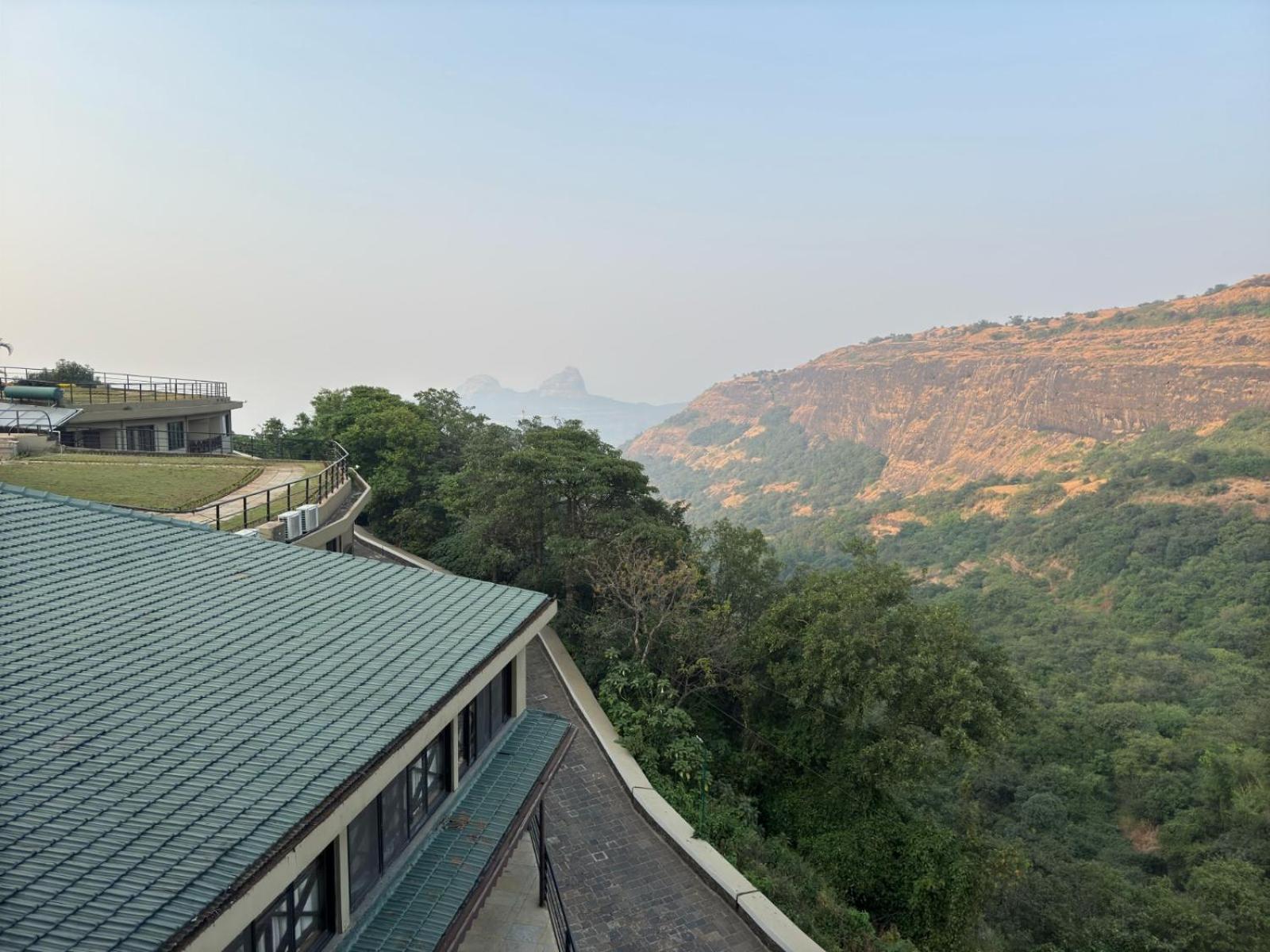 Upper Deck Resort - Stay And Relax At The Highest Peak Lonavala Exterior foto